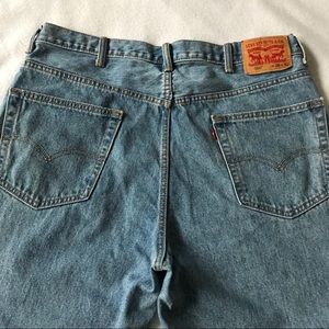 Levi”s 550 Relaxed Fit Medium Wash Blue Jeans